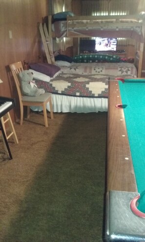 4 bedrooms, WiFi, bed sheets