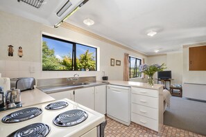 Réfrigérateur, micro-ondes, lave-vaisselle, grille-pain