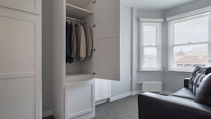 Basic Studio | Iron/ironing board, WiFi (free), bed sheets - The Dorel (San Francisco)
