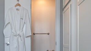 Basic Studio | Bathroom | Shower, rainfall showerhead, hair dryer, towels - The Dorel (San Francisco)