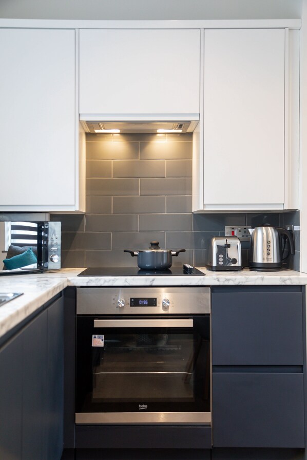 Fridge, microwave, oven, stovetop