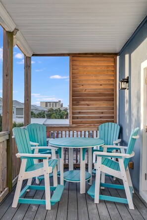 Outdoor dining - Beach Side “Crabby Paddy", Luxury family retreat 6br 4+ bath w pool+hot tub (Panama City Beach)