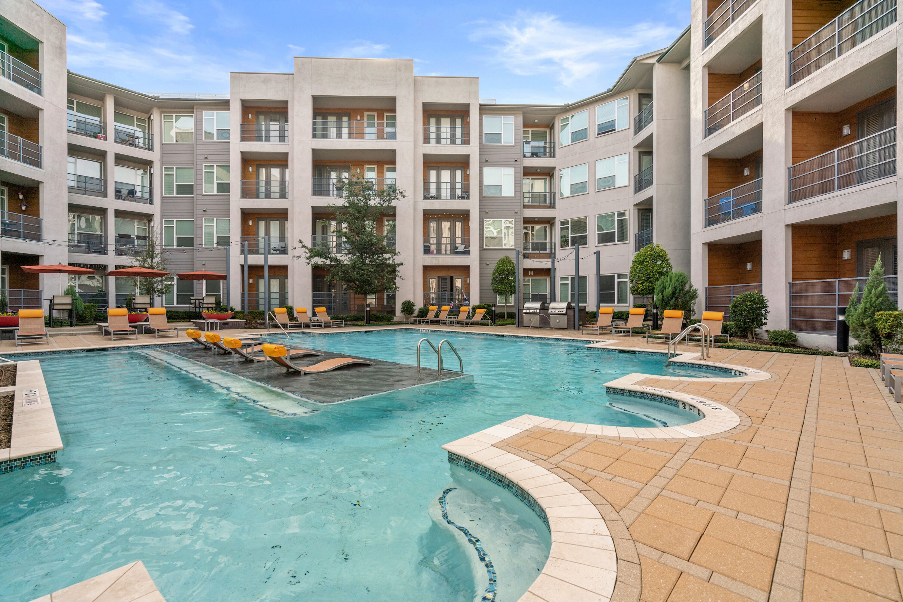 Seasonal outdoor pool, open 8:00 AM to 10:00 PM, sun loungers