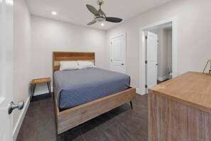 3 室のベッドルーム、アイロン / アイロン台、WiFi、ベッドシーツ