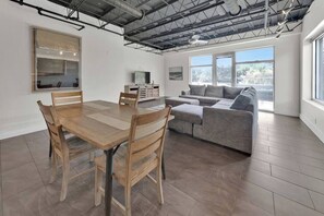 テレビ、書斎 / ワークスペース