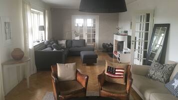 TV, caminetto, tavolo da ping pong