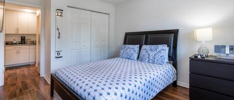 1 habitación, tabla de planchar con plancha, wifi gratis y ropa de cama