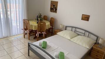 2 habitaciones, tabla de planchar con plancha, wifi y ropa de cama