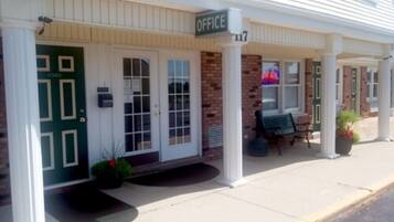 Pintu masuk properti