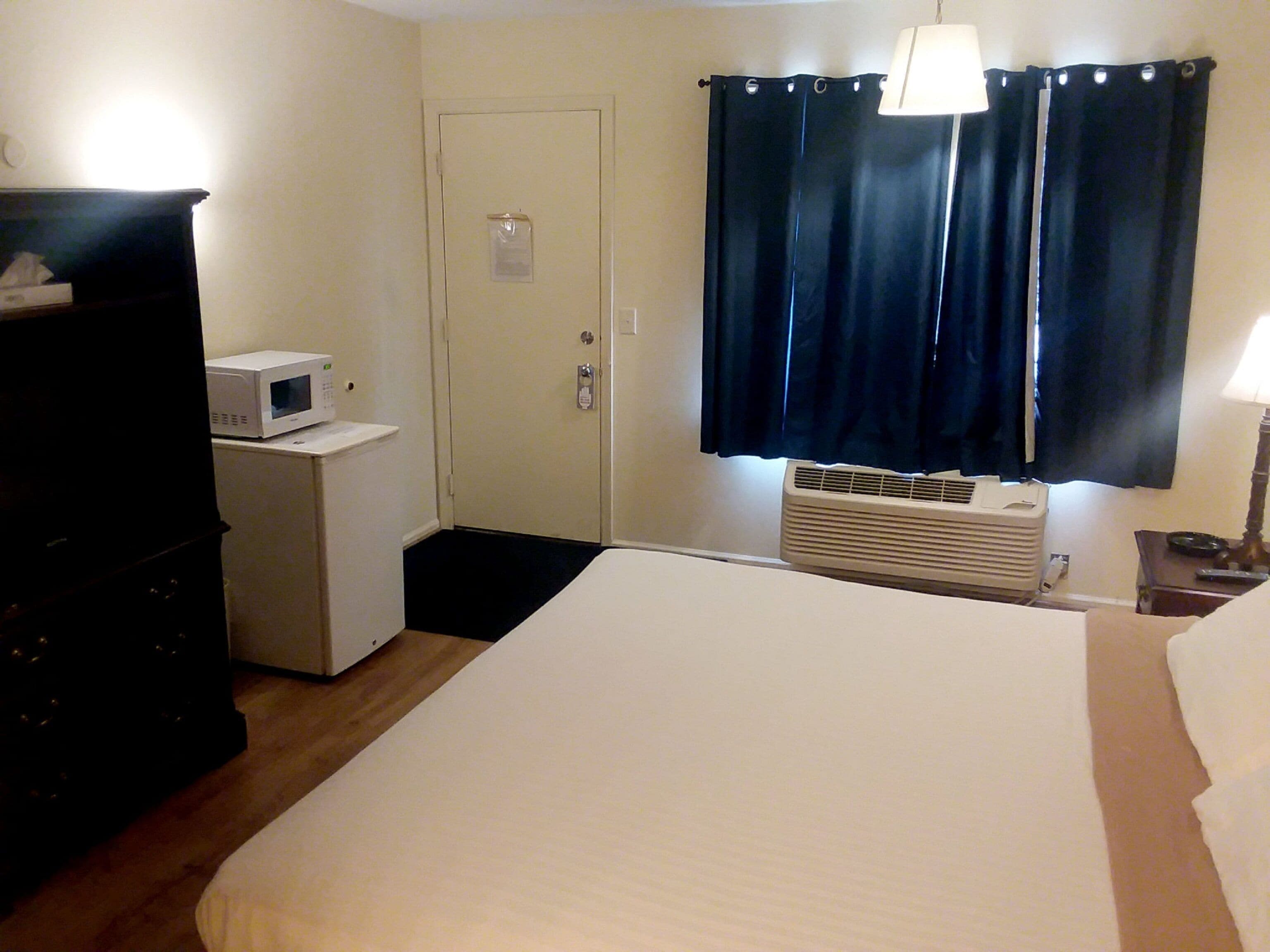 blackout curtains, free wifi, bed sheets