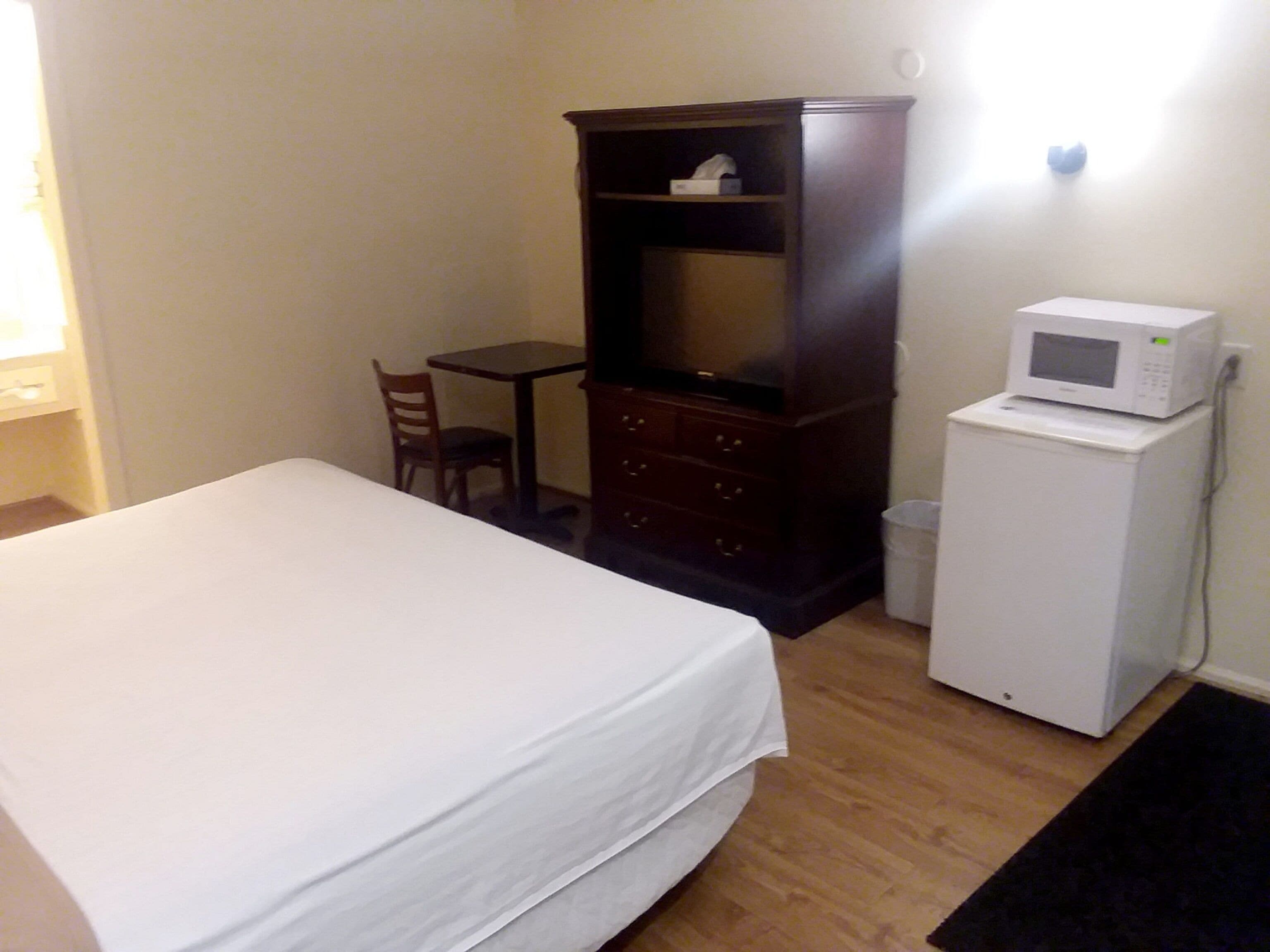 blackout curtains, free wifi, bed sheets