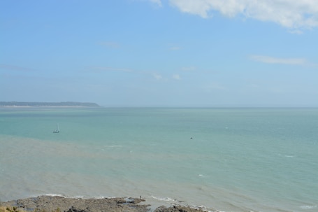 Beach nearby. relaxation and comfort