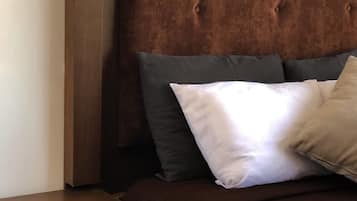 1 habitación, ropa de cama de alta calidad, cubrecamas y escritorio