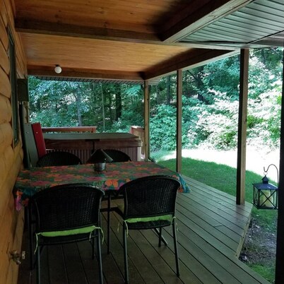 Vacation cabin in the beautiful Hocking Hills