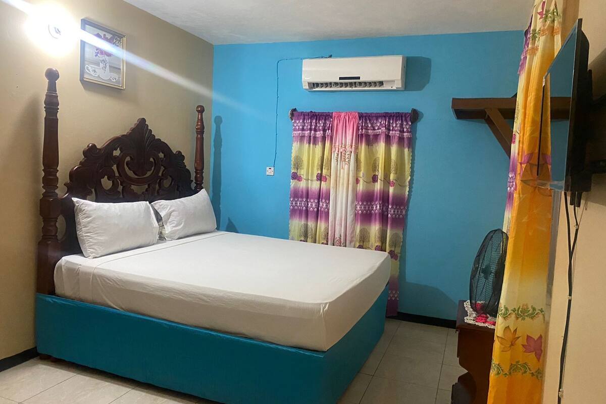 Iron/ironing board, free WiFi