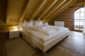 6 bedrooms, desk, iron/ironing board, WiFi