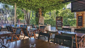 Outdoor dining - Legends Deluxe Studio 304 Sidari Corfu (Corfu)