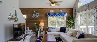 "Aina aurinkoinen" kauniisti uusittu koti, nopea kÀvelymatka rannalle