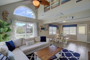 Smart TV - "Always Sunny" Beautifully Remodeled Home, Quick Walk to Beach (Holly Ridge)