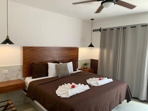 Habitación doble Confort | Edredón, minibar y caja de seguridad en la habitación 