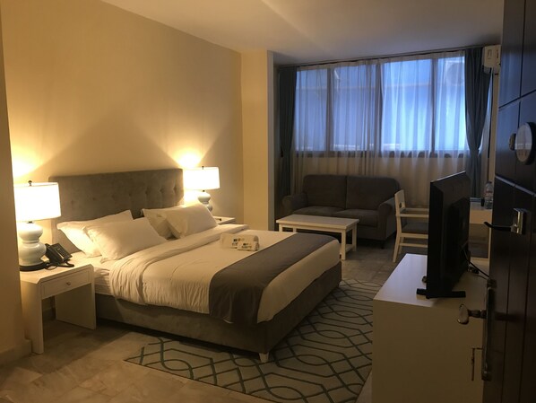 Sábanas italianas Frette, ropa de cama de alta calidad y minibar