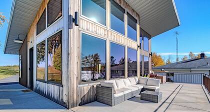 Lake + Ledge Retreat l Modern Luxury Home on Pike Lake