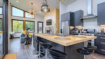 Microonde, forno, piano cottura, lavastoviglie