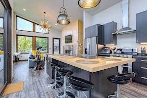 Microonde, forno, piano cottura, lavastoviglie