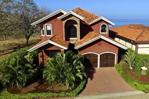 Front of property - Casa Hauer (Sardinal)