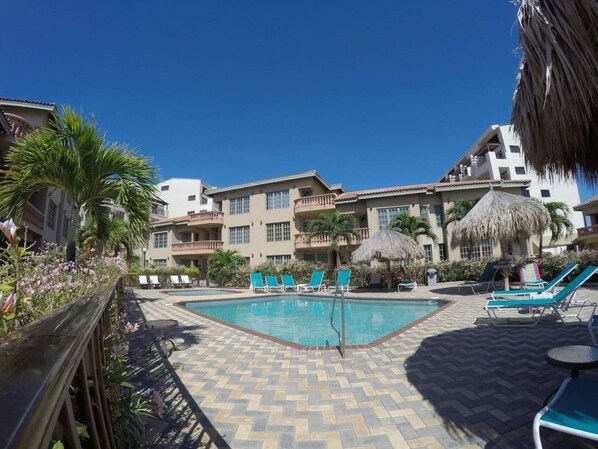 Outdoor pool - Fabulous 3-Bedroom condo close to everything! (Noord)