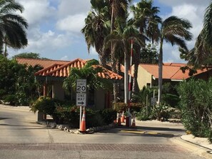 Exterior - Fabulous 3-Bedroom condo close to everything! (Noord)
