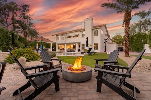 Scottsdale Dream Estate: A luxurious 6-bedroom retreat in Kierland, perfect for families.