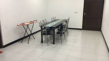 Deluxe Double or Twin Room | In-room dining