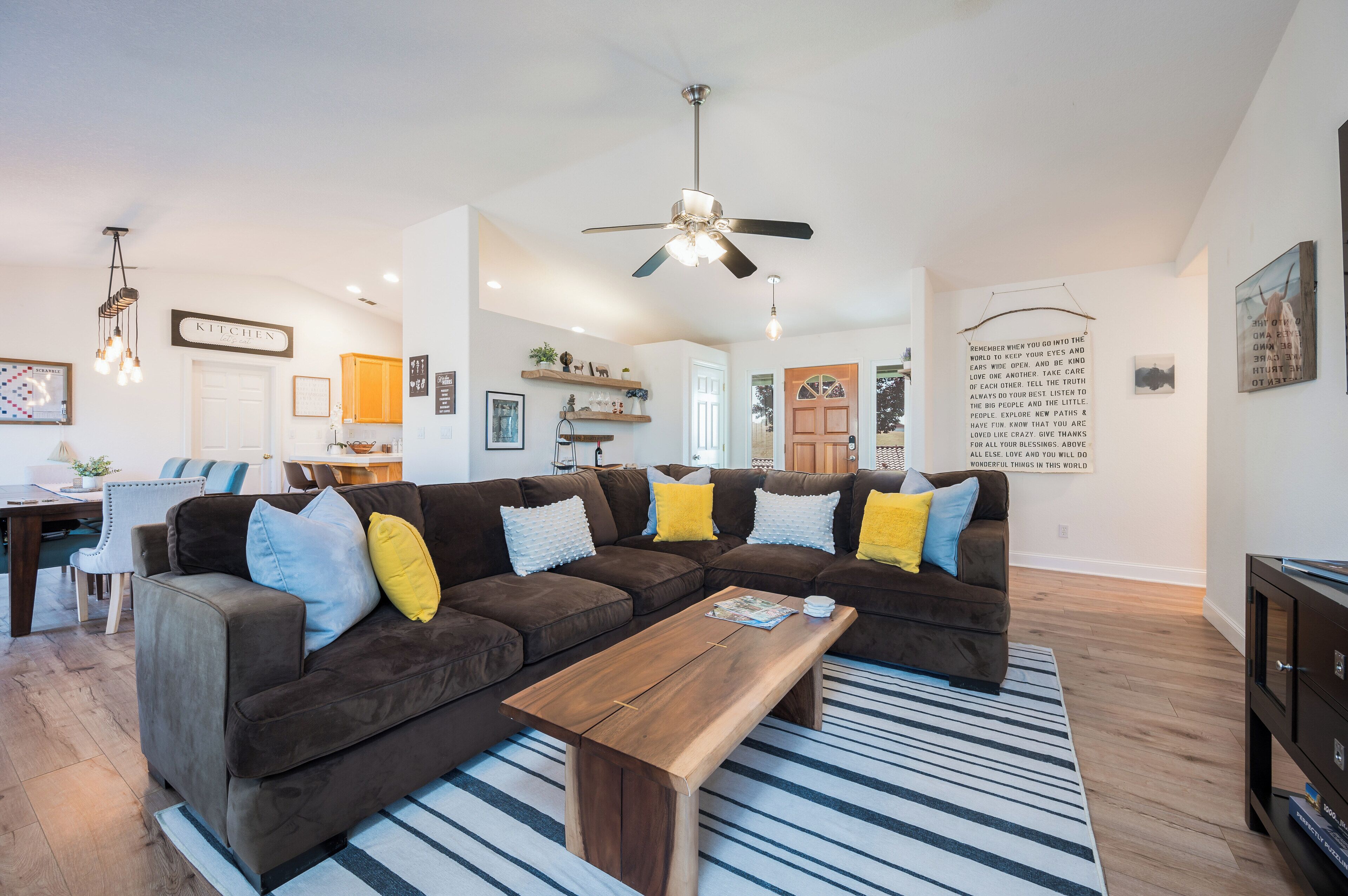 Smart-TV, Kamin, DVD-Player, Tischfußball