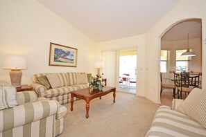 Villa, 4 Bedrooms | Living room - Dolcetto Den 328238 (Davenport)