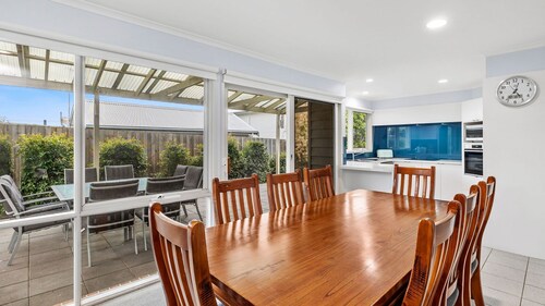 Bristol Beach House - A stylish, family friendly retreat in Torquay