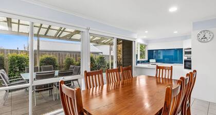 Bristol Beach House - A stylish, family friendly retreat in Torquay