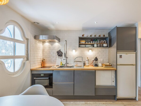 Fridge, microwave, oven, dishwasher