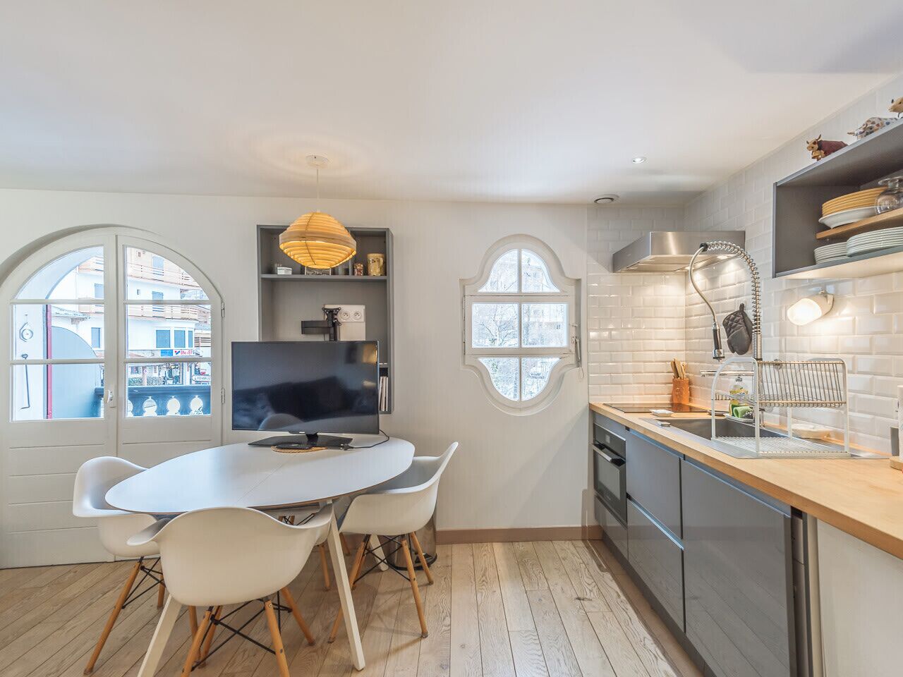 冷蔵庫、電子レンジ、オーブン、食器洗い機