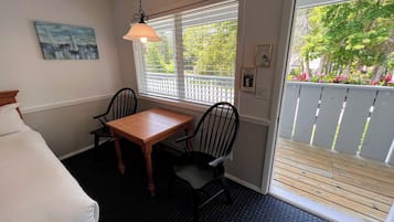Chambre Standard, 2 grands lits, non-fumeur | Décor unique, fer et planche à repasser, accès au Wi-Fi (inclus)