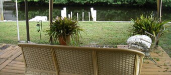 Classic fishing cabin with free kayaks/boats!Close to beach! Dock your boat n/c!