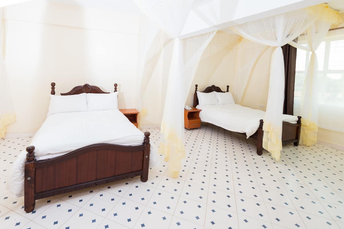 Economy Twin Room, 2 Twin Beds | Desk, laptop workspace, blackout drapes, free WiFi
