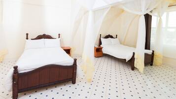 Economy Twin Room, 2 Single Beds | Desk, laptop workspace, blackout curtains, free WiFi