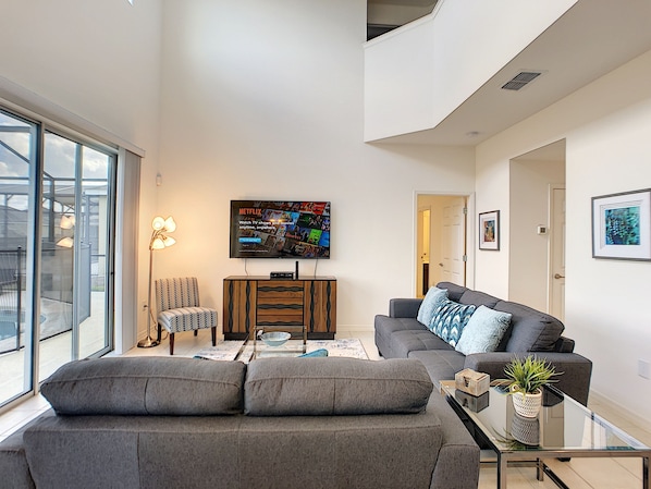 House, 6 Bedrooms | Living room