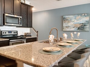 House, 5 Bedrooms | Private kitchen