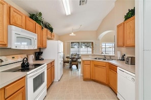 House, 5 Bedrooms | Private kitchen