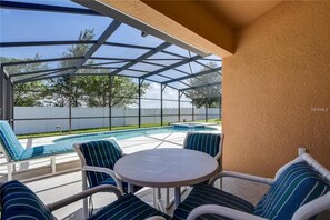 House, 5 Bedrooms | Balcony