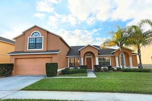 House, 5 Bedrooms | Exterior
