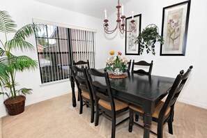 House, 5 Bedrooms | Private kitchen