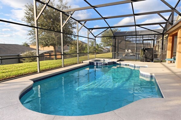 House, 5 Bedrooms | Pool